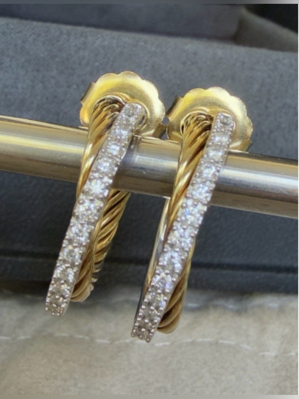 David Yurman 18k Yellow & White
Gold/Sterling Silver Diamonds
Earrings ! READ !